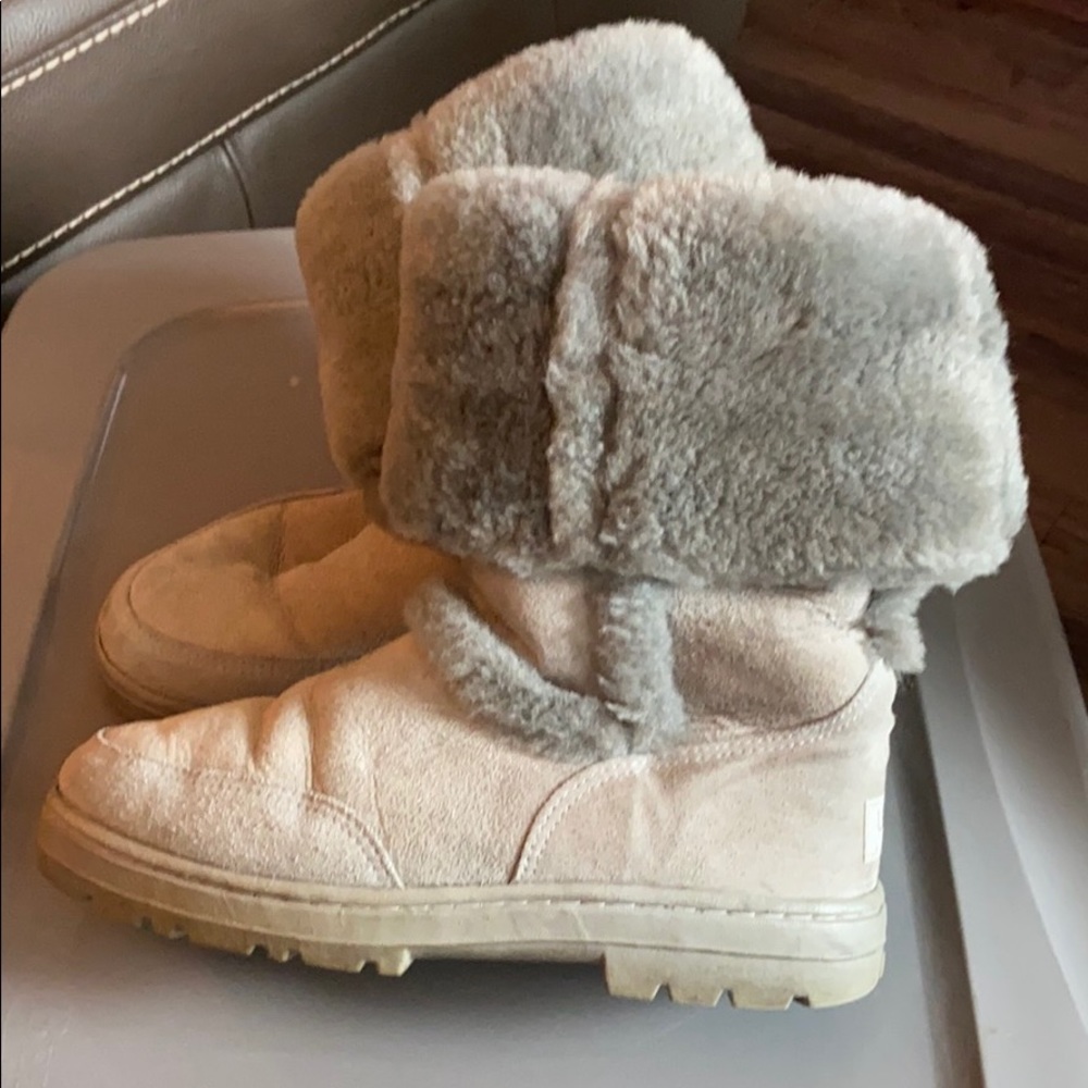 UGG